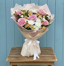 Букет цветов из:  Гвоздики, Орхидеи и Розы в Малом Верево