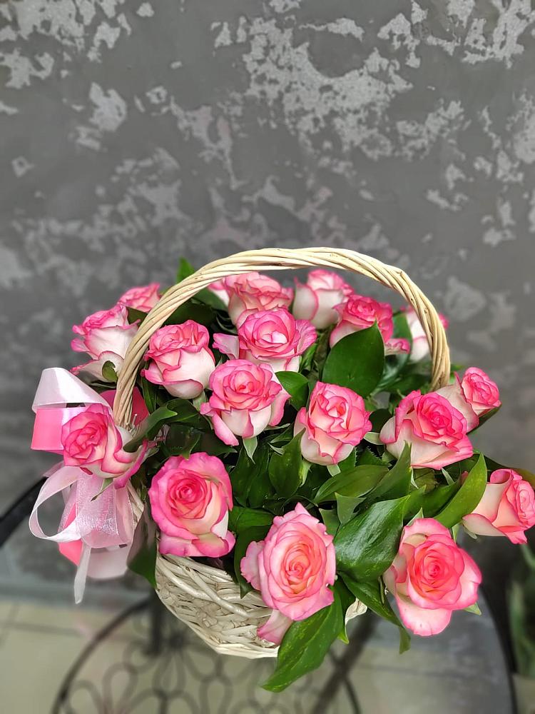 Цветочная композиция из Розы в корзине в Малом Верево