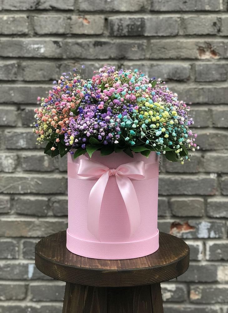 Цветочная композиция из Гипсофила и Розы в шляпной коробке в Малом Верево