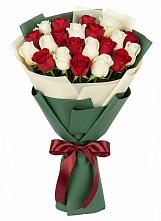 Букет Микс из красных и белых роз в Малом Верево