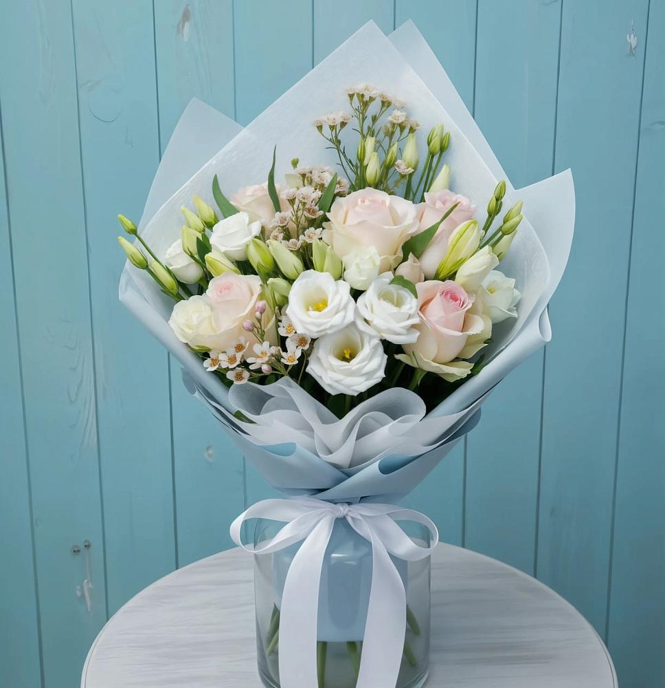 Букет цветов из: Розы и Лизиантусы в Малом Верево