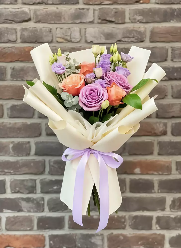 Букет цветов из: Лизиантусы и Розы в Малом Верево