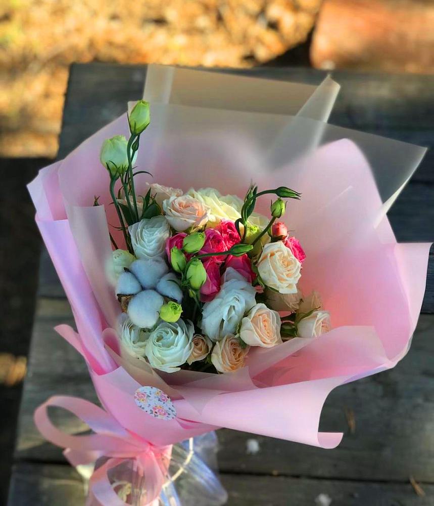 Букет цветов из: Розы и Лизиантусы в Малом Верево