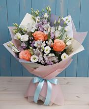 Букет цветов из:  Лизиантусы, Розы, Альстромерии и Гипсофила в Малом Верево