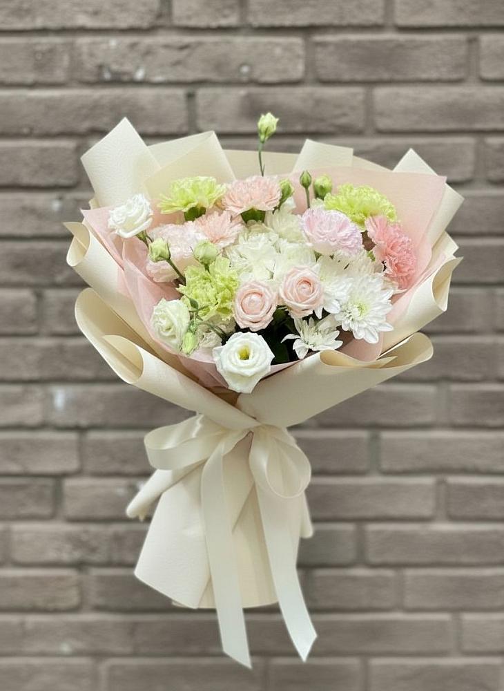 Букет цветов из: Гвоздики, Розы, Лизиантусы и Хризантемы в Малом Верево