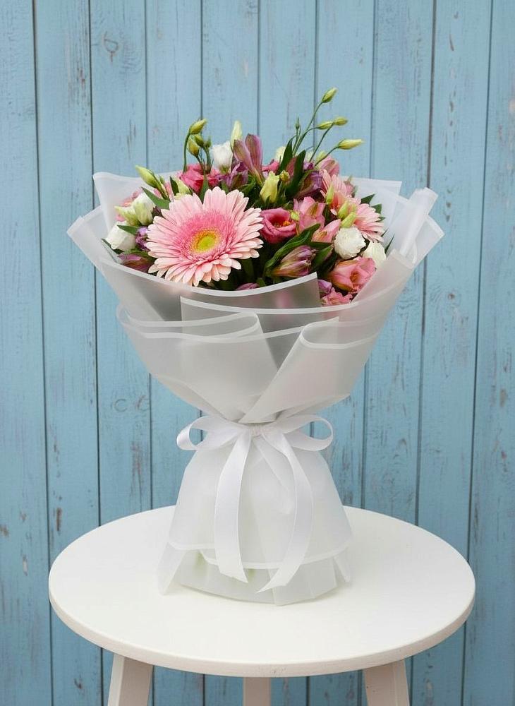 Букет цветов из: Герберы, Альстромерии и Лизиантусы в Малом Верево