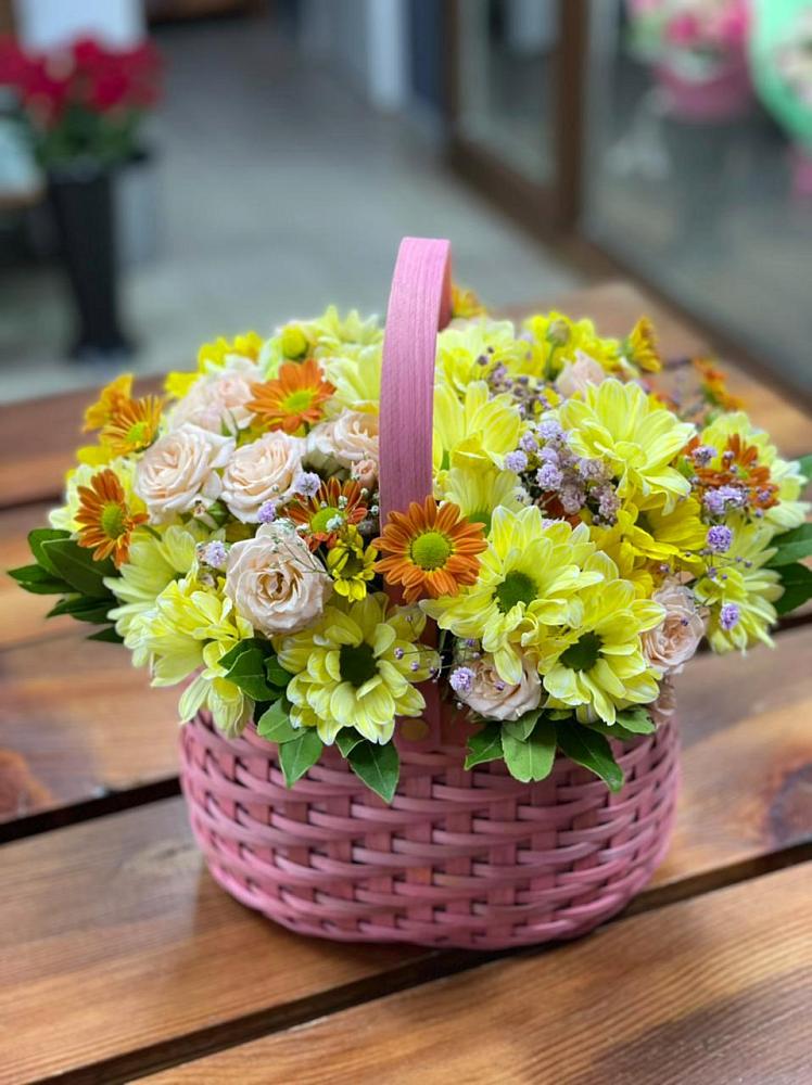 Цветочная композиция из Хризантемы и Розы в корзине в Малом Верево