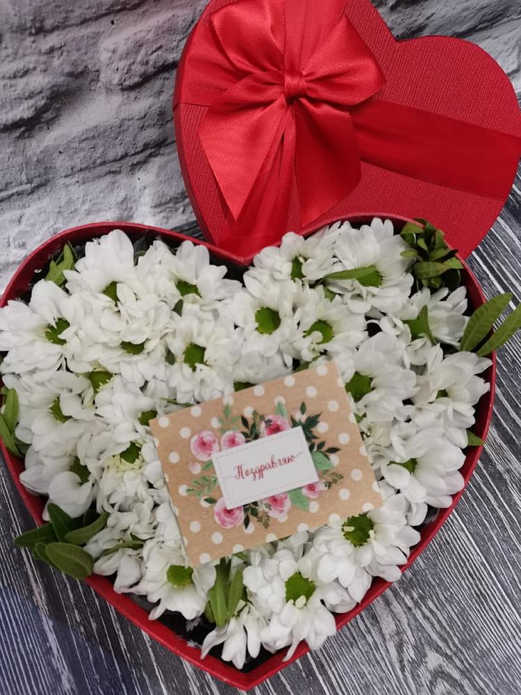 Цветочная композиция из Хризантемы в виде сердца в Малом Верево