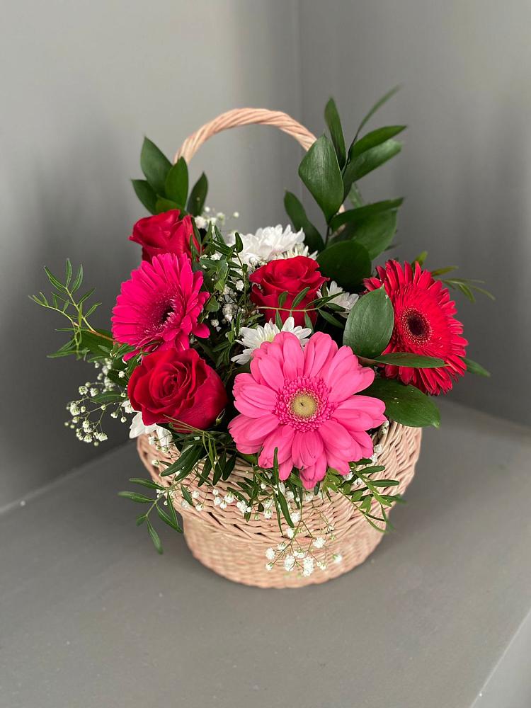 Цветочная композиция из Розы, Хризантемы и Герберы в корзине в Малом Верево