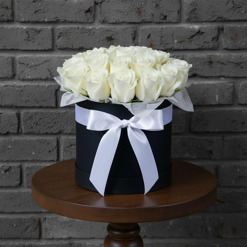 Цветочная композиция из Розы в шляпной коробке в Малом Верево