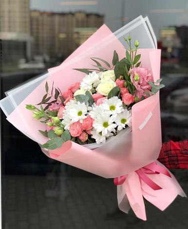 Букет цветов из: Розы, Лизиантусы и Хризантемы в Малом Верево