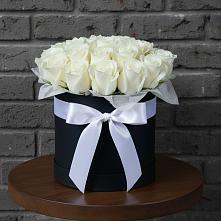 Цветочная композиция из Розы в шляпной коробке в Малом Верево